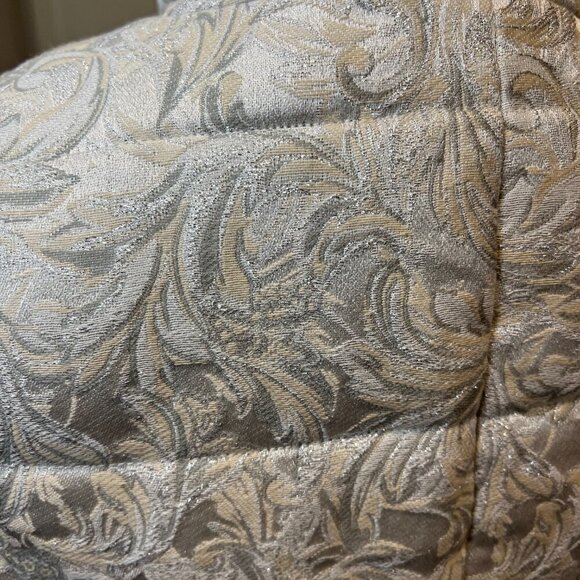 White House Black Market Jacquard Paisley Puffer Vest, Size Medium - Picture 10 of 14